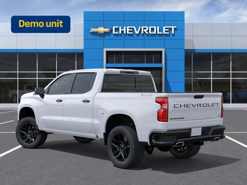 Used 2026 White Chevrolet 4WD Crew Cab 147" LT Trail Boss image 3