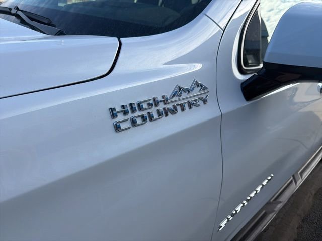 2026 Chevrolet Suburban High Country - Photo 9