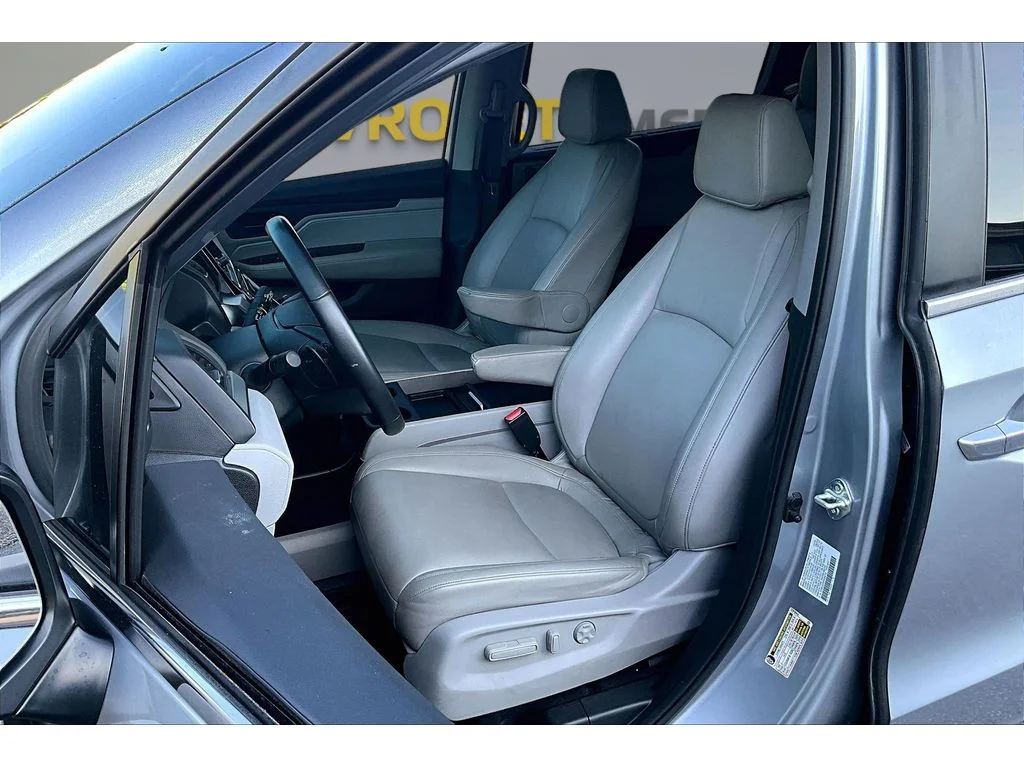 Used 2024 Silver Honda EX-L image 17