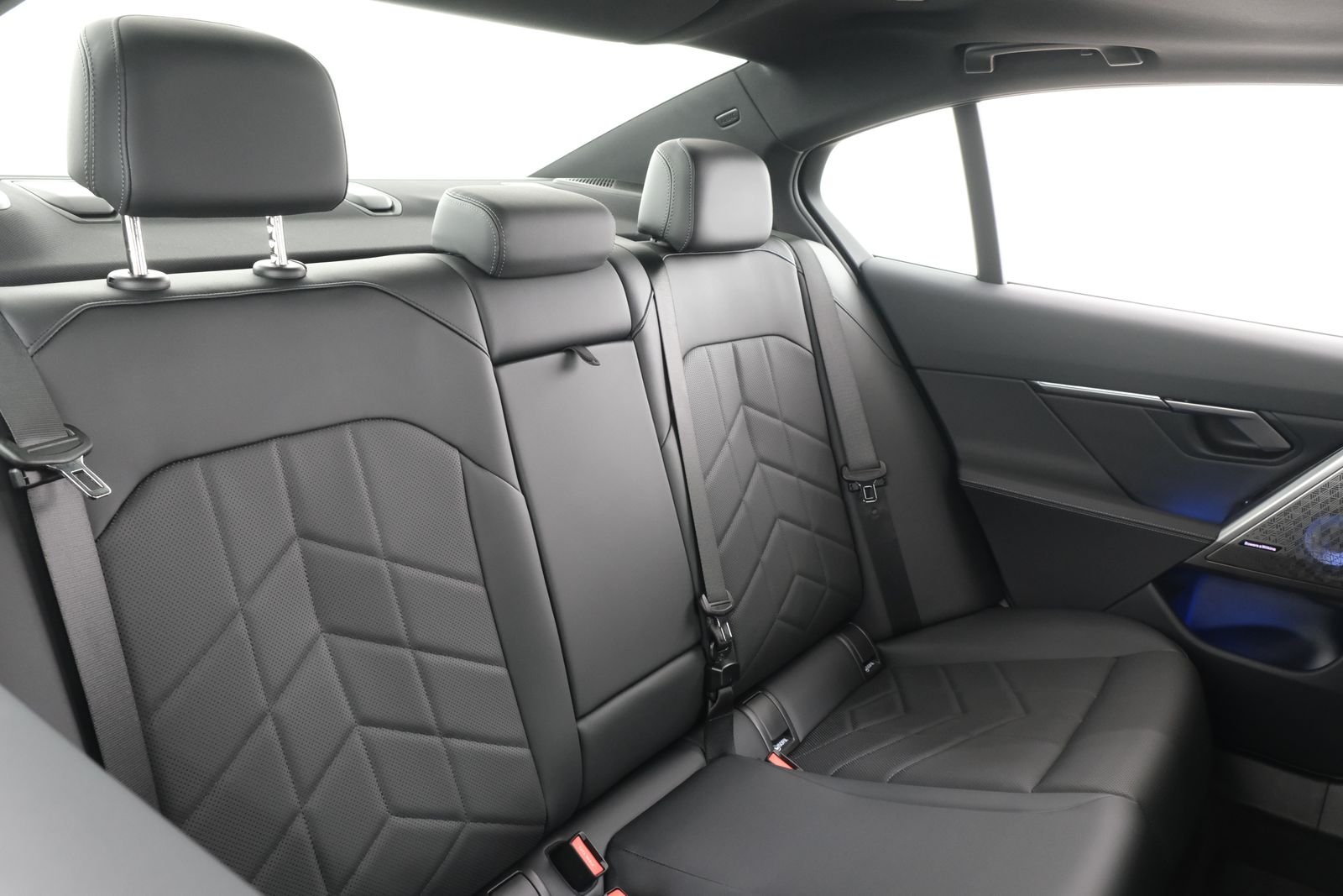 2025 BMW i5 M60 - Photo 41