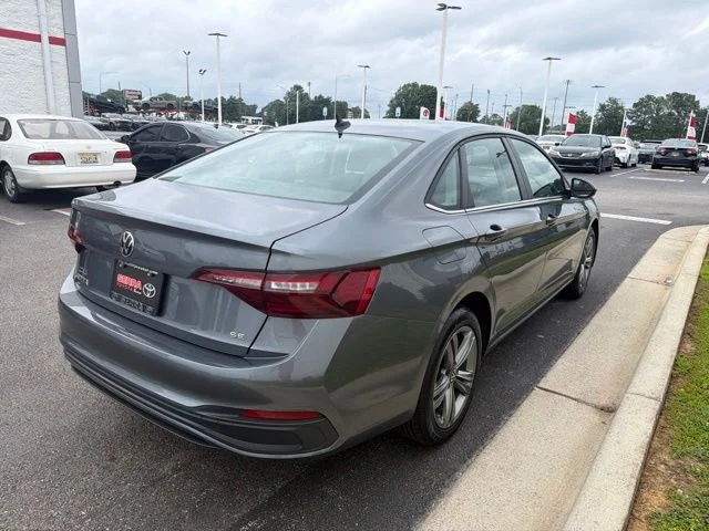 Used 2024 Gray Volkswagen 1.5T SE image 9