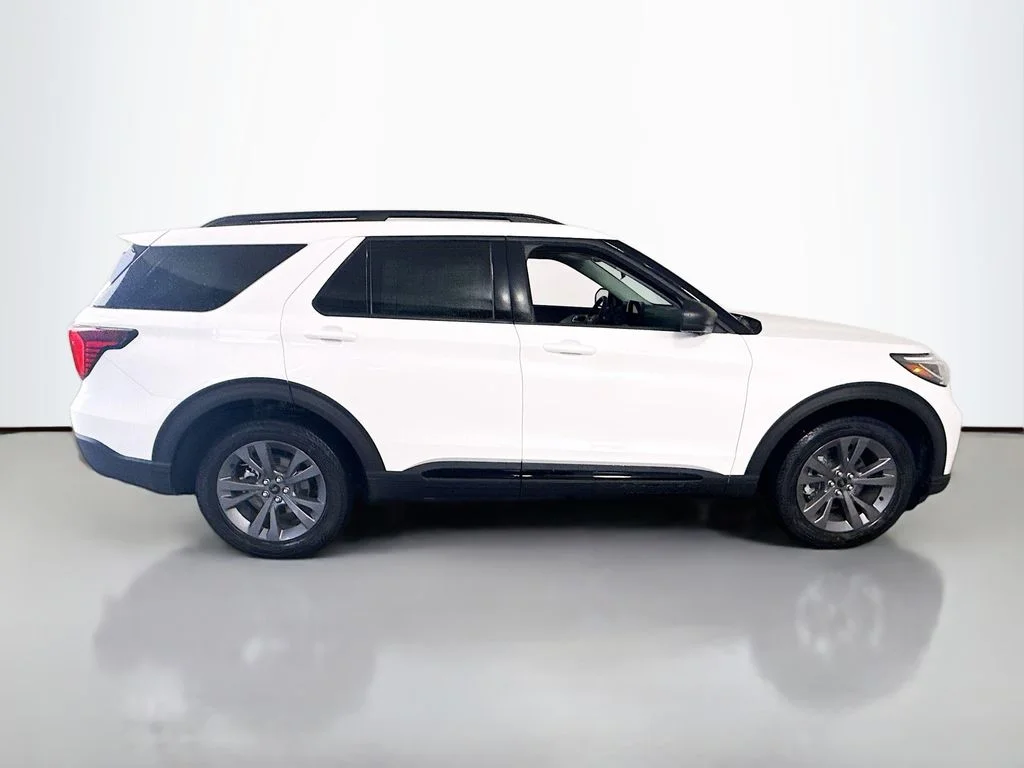New 2026 Star White Metallic Tri-Coat Ford Active image 8