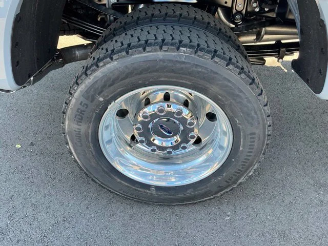 New 2027 Gray Ford Platinum image 17