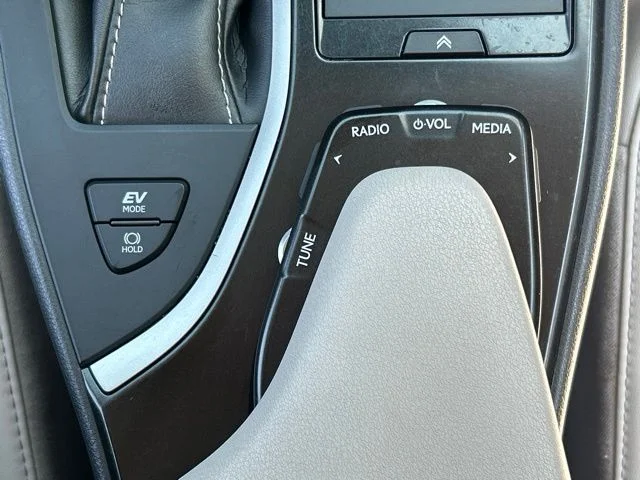Used 2020 White Lexus 250h Base image 53