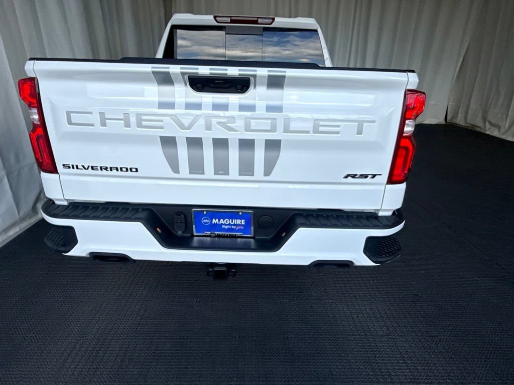 New 2026 Summit White Chevrolet RST image 4