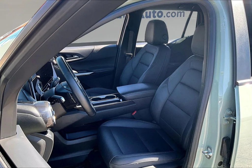 Used 2025 Green Chevrolet LT image 24