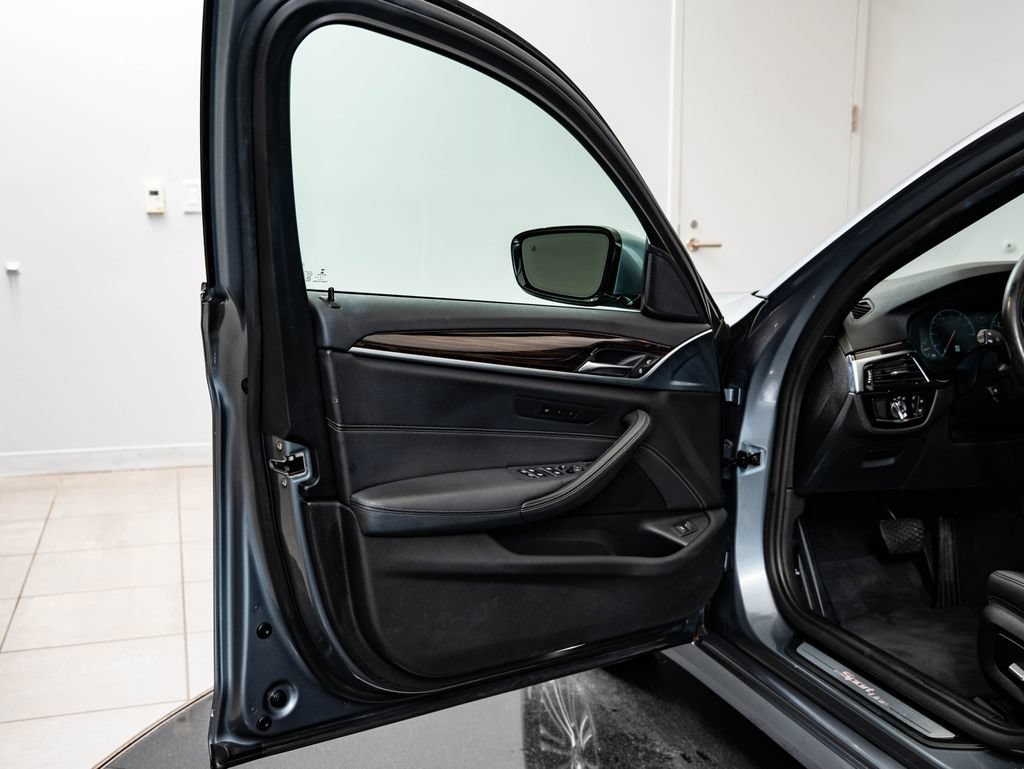 Used 2019 Bluestone Metallic BMW 540i xDrive image 26