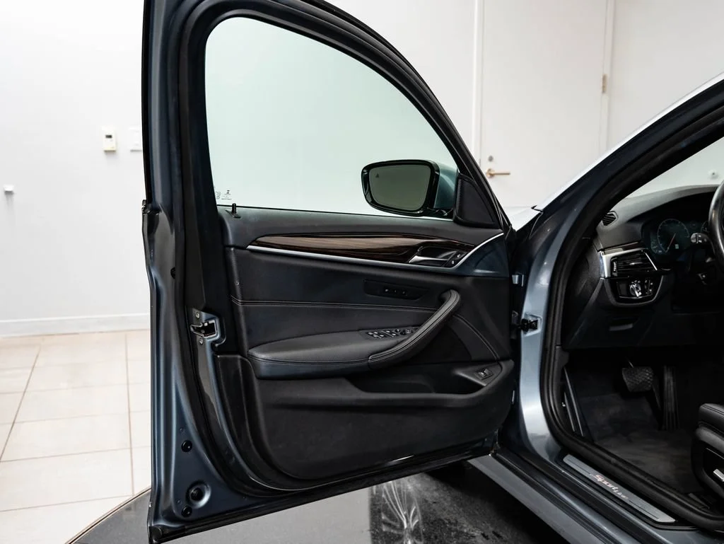 Used 2019 Bluestone Metallic BMW 540i xDrive image 26