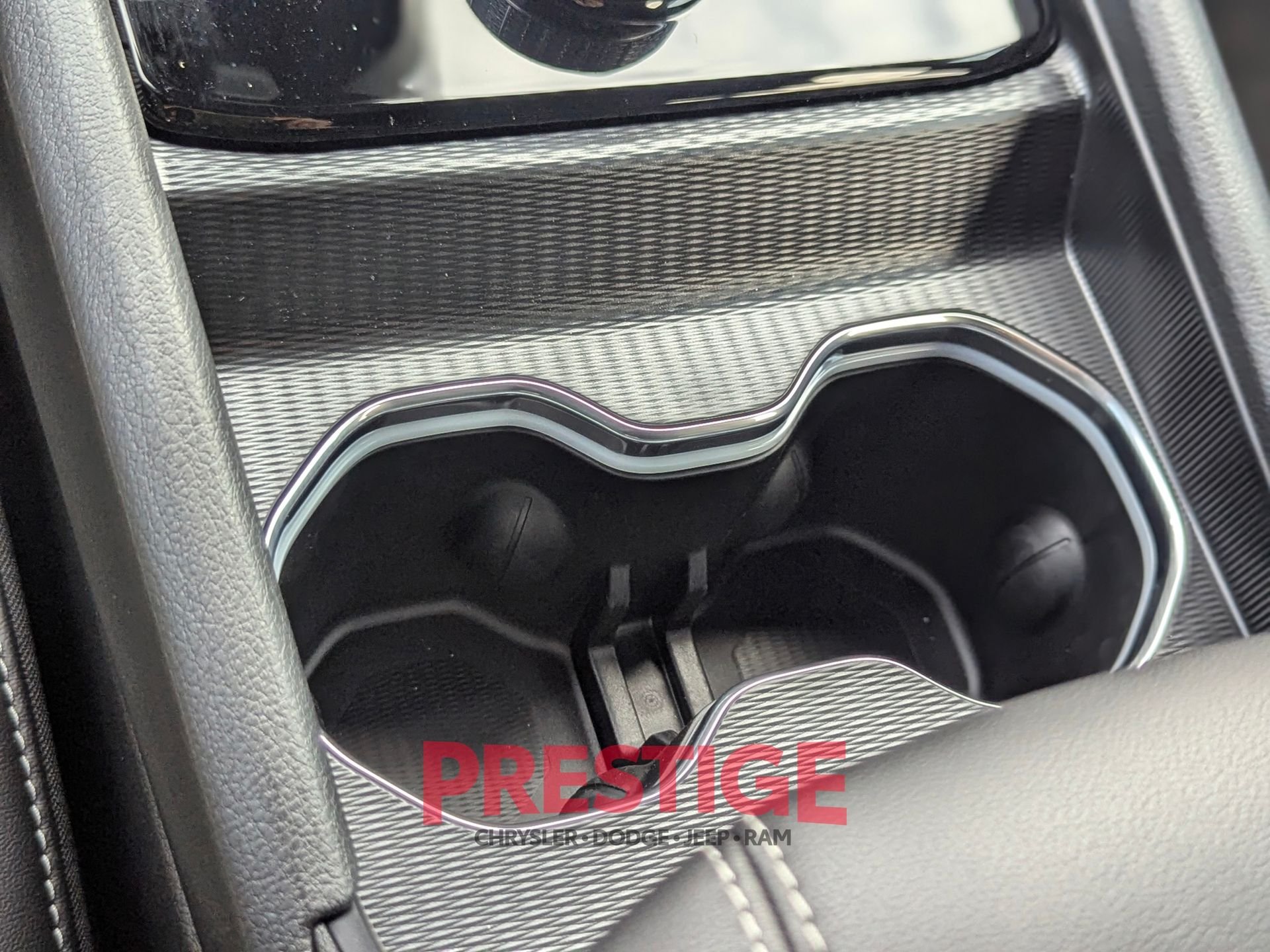 New 2026 Diamond Black Crystal Pearl-Coat Exterior Paint Jeep Altitude image 21