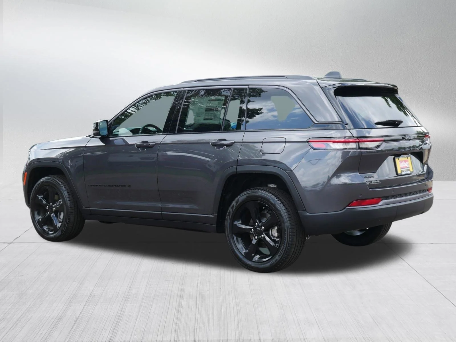 New 2026 Baltic Gray Metallic Clear-Coat Exterior Paint Jeep Limited image 5