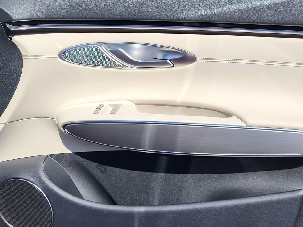 New 2026 Red Genesis 2.5T Select image 19