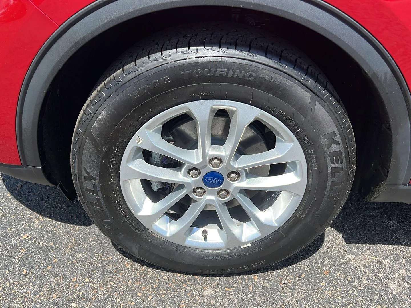 Used 2022 Rapid Red Metallic Tinted Clearcoat Ford SE image 24