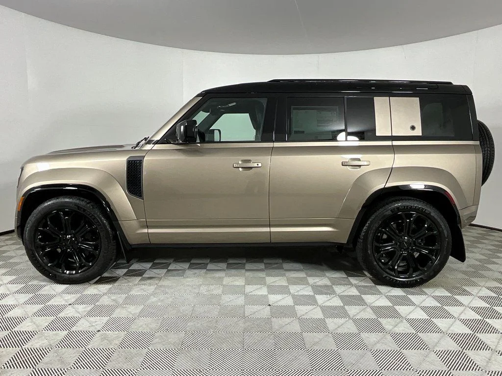 New 2026 Petra Copper Land Rover  OCTA image 6