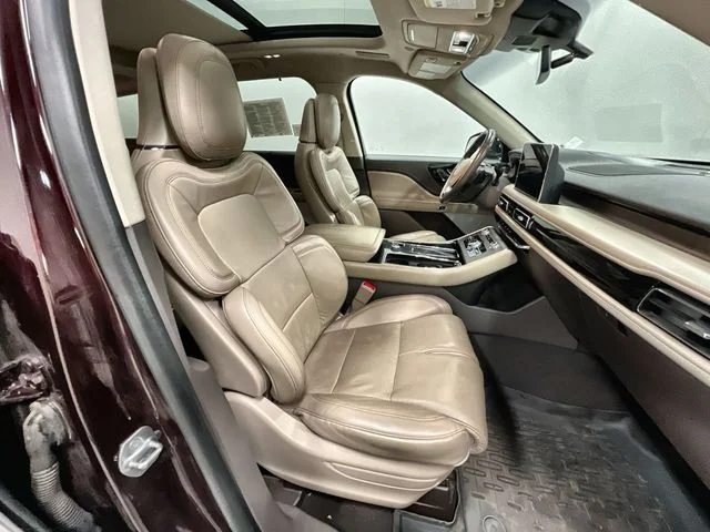 Used 2020 Red Lincoln Reserve image 28