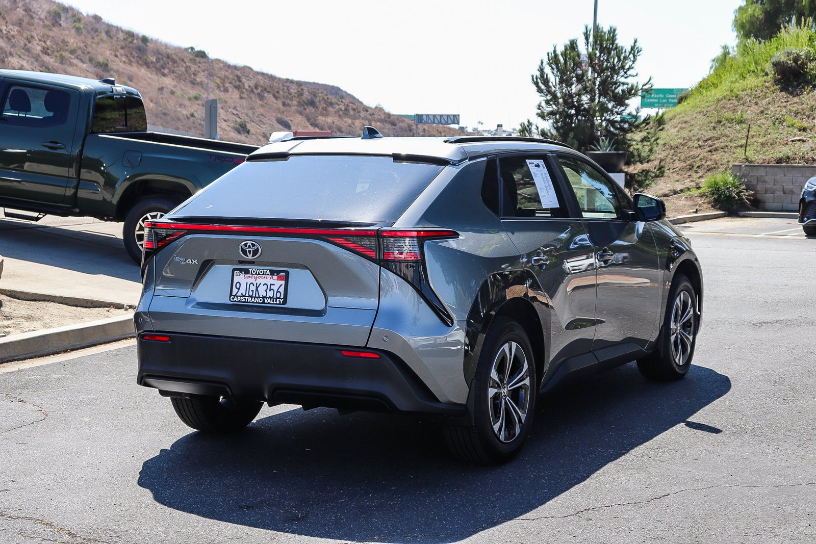 Used 2023  Toyota XLE image 6