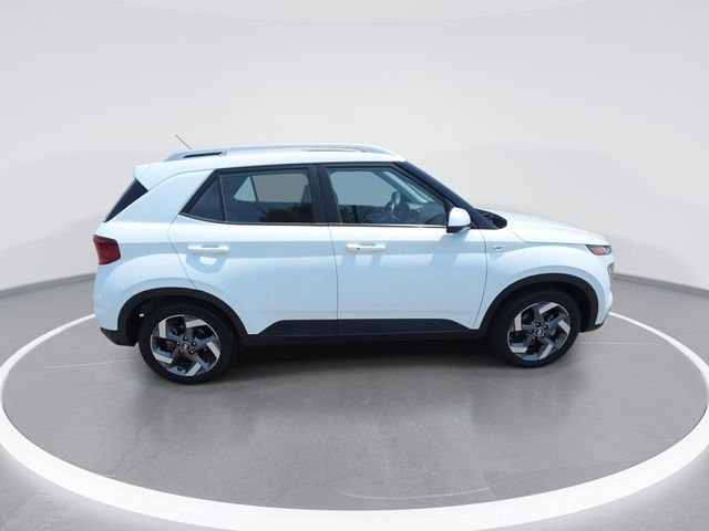 Used 2025 White Hyundai SEL image 9
