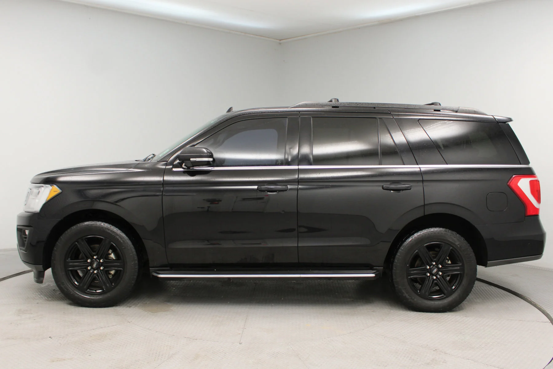 Used 2020 AGATE BLACK METALLIC Ford XLT 4x2 image 34