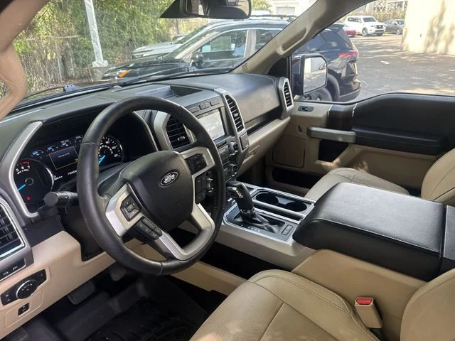 Used 2017  Ford Lariat image 16