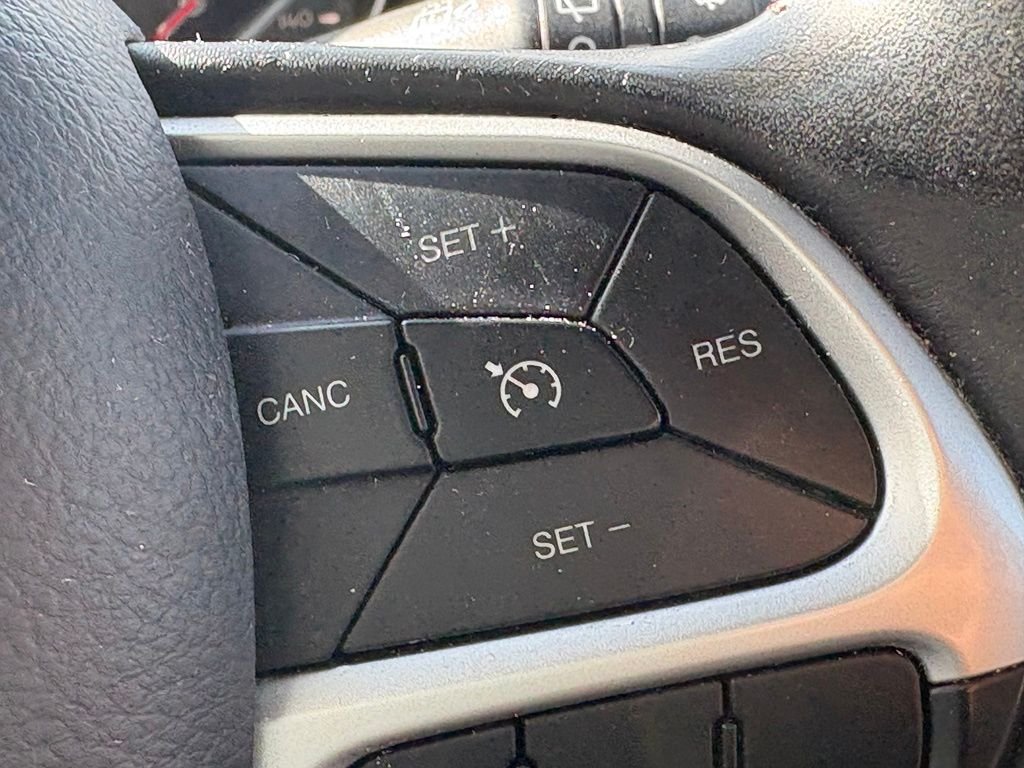 Used 2019 White Jeep Trailhawk image 16