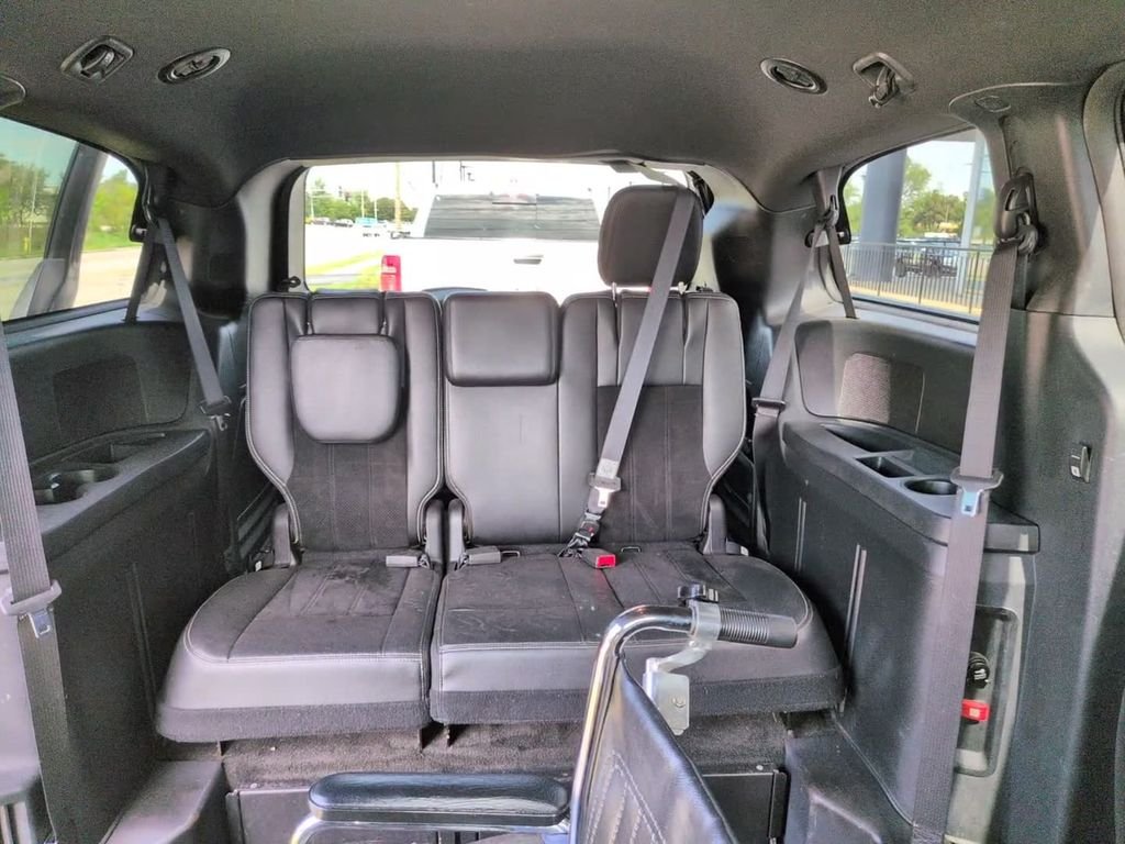 Used 2015 Black Dodge SXT image 23