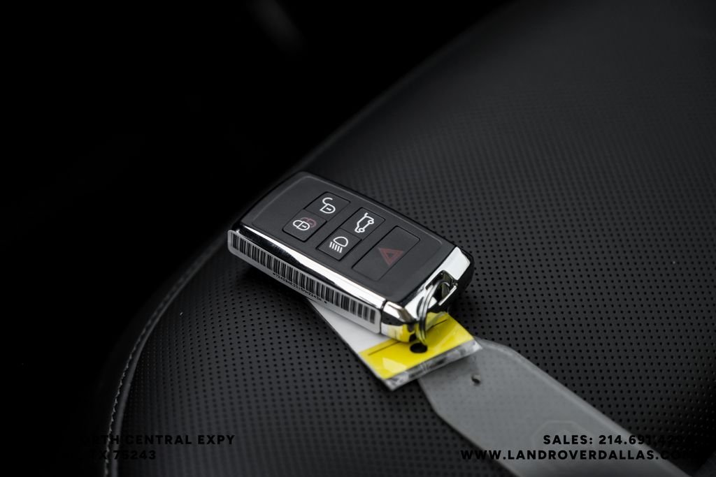New 2026 1le Land Rover SE image 37