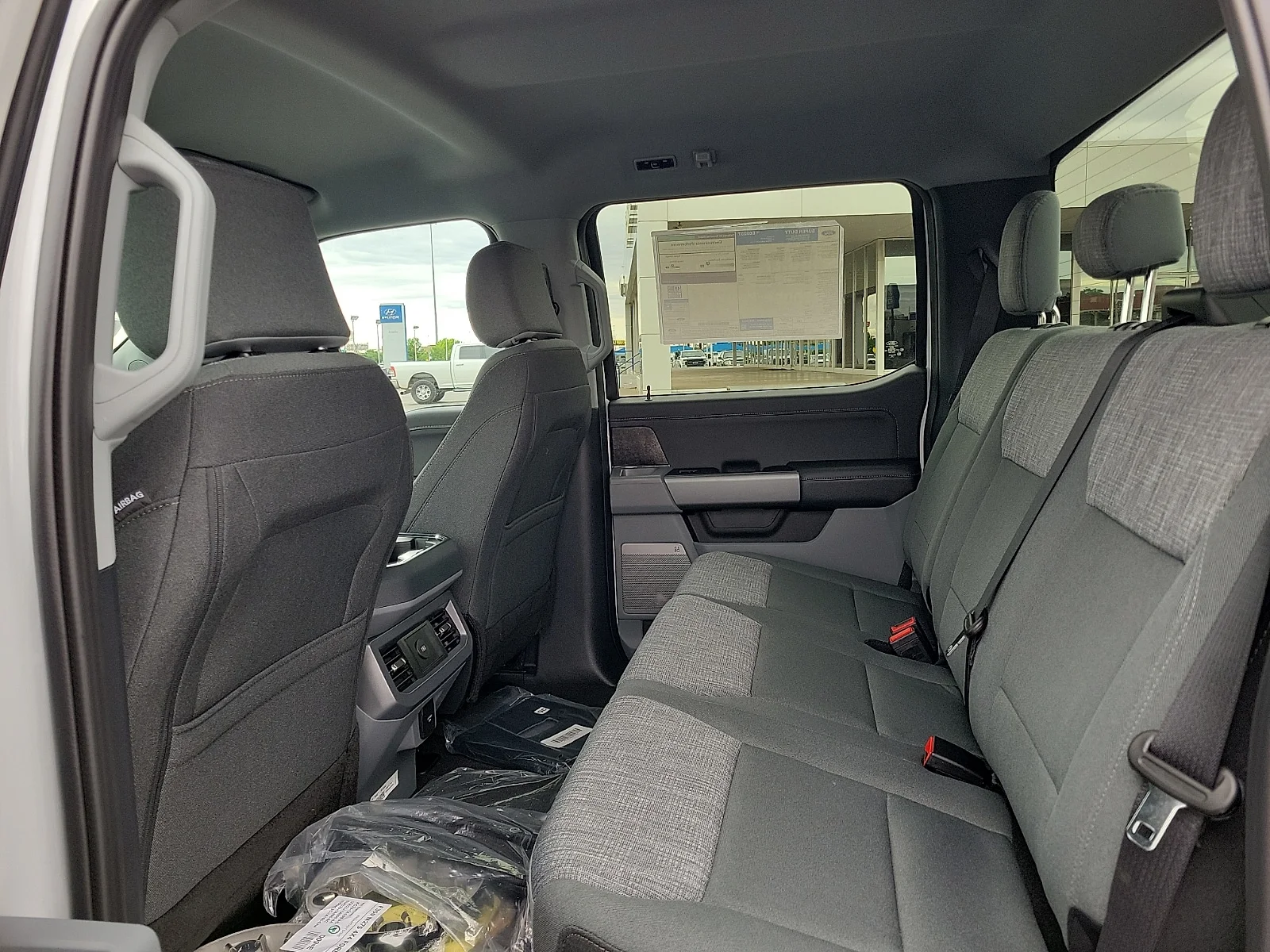 New 2026 Oxford White Ford F-250&reg; XLT image 9