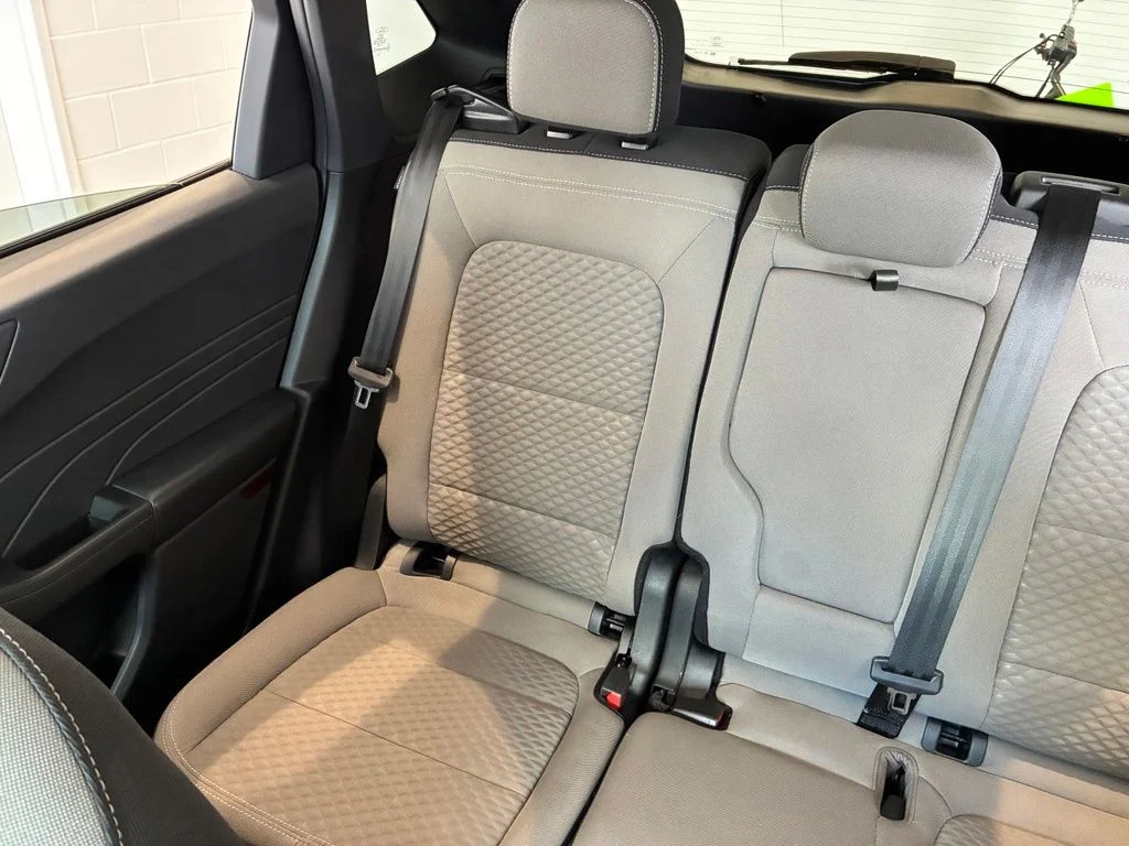 Used 2022 Blue Ford SE image 13