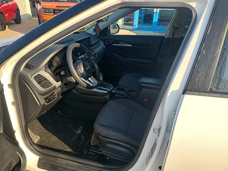 Used 2022 White Kia LX image 13