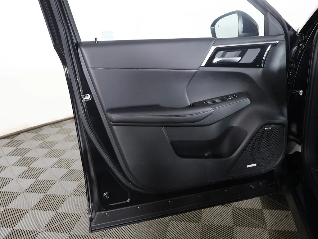 New 2026 Black Mitsubishi SE image 22