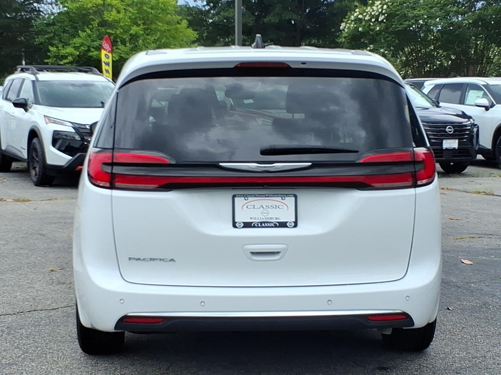 Used 2023 Bright White Clearcoat Chrysler Touring L image 8