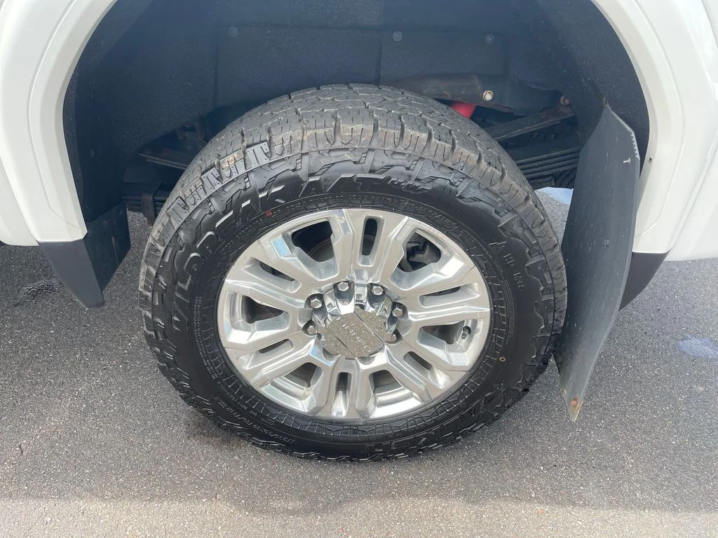 Used 2020 White GMC Denali image 10