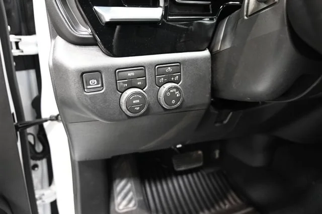 New 2026 Summit White Chevrolet LT (2FL) image 23