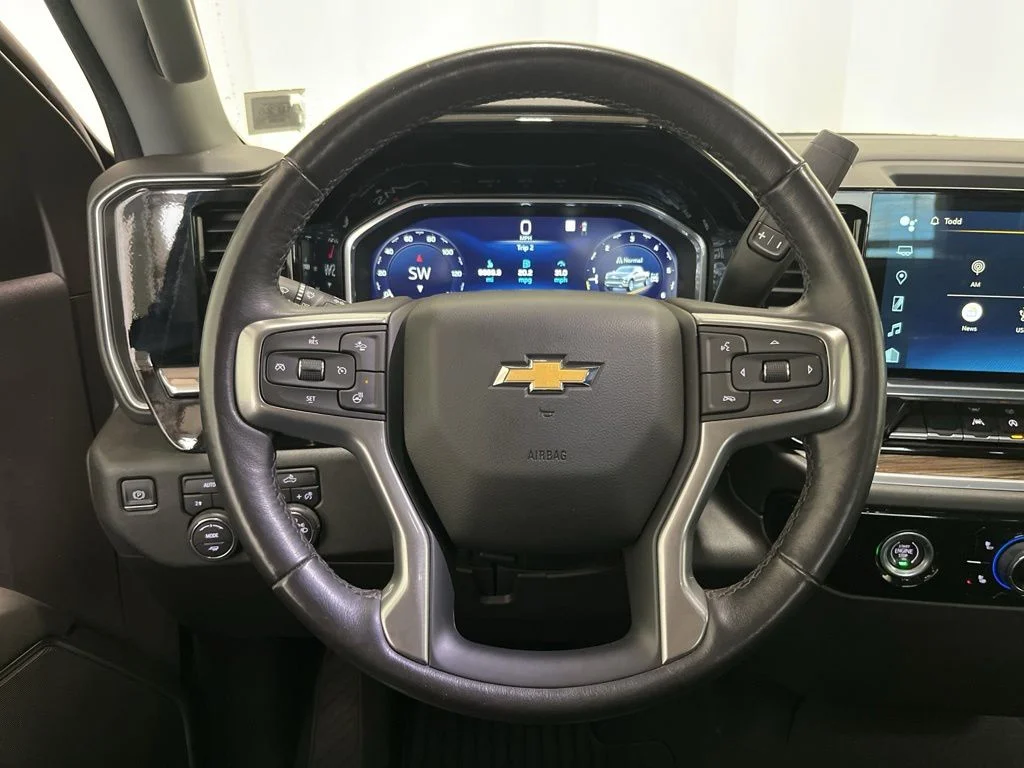 Used 2022 Gray Chevrolet LT image 4
