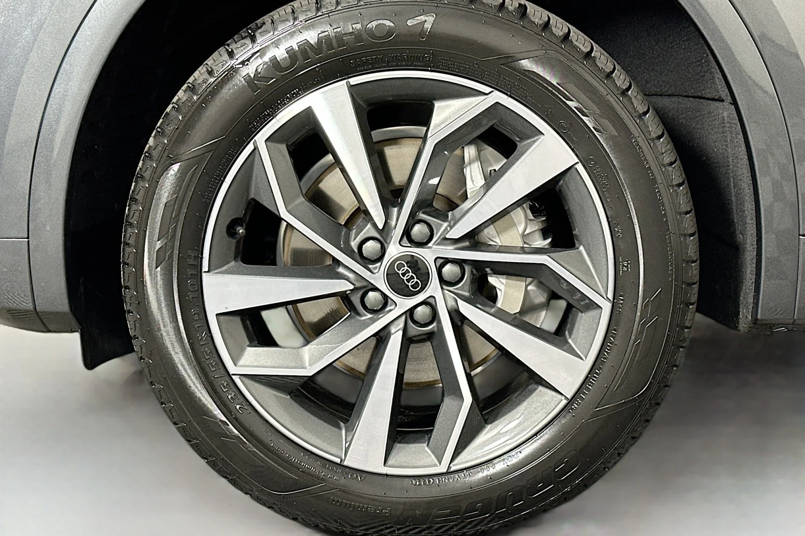 Used 2023 Daytona Gray Pearl Effect Audi S line Premium image 11
