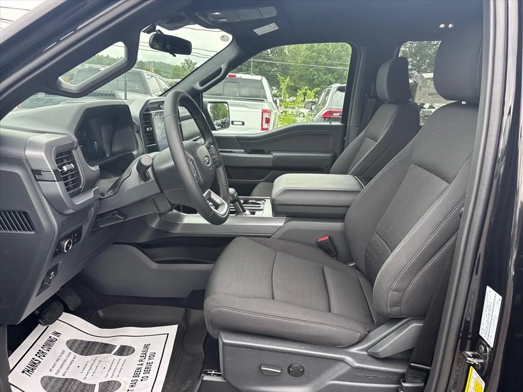New 2026 Agate Black Metallic Ford XLT image 24