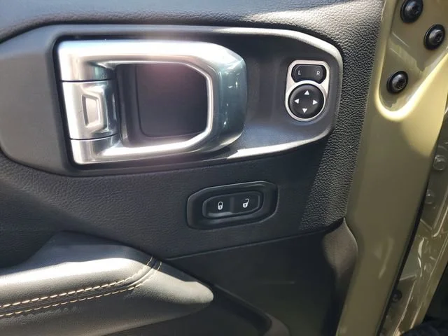 Used 2025 41 Jeep High Tide image 9