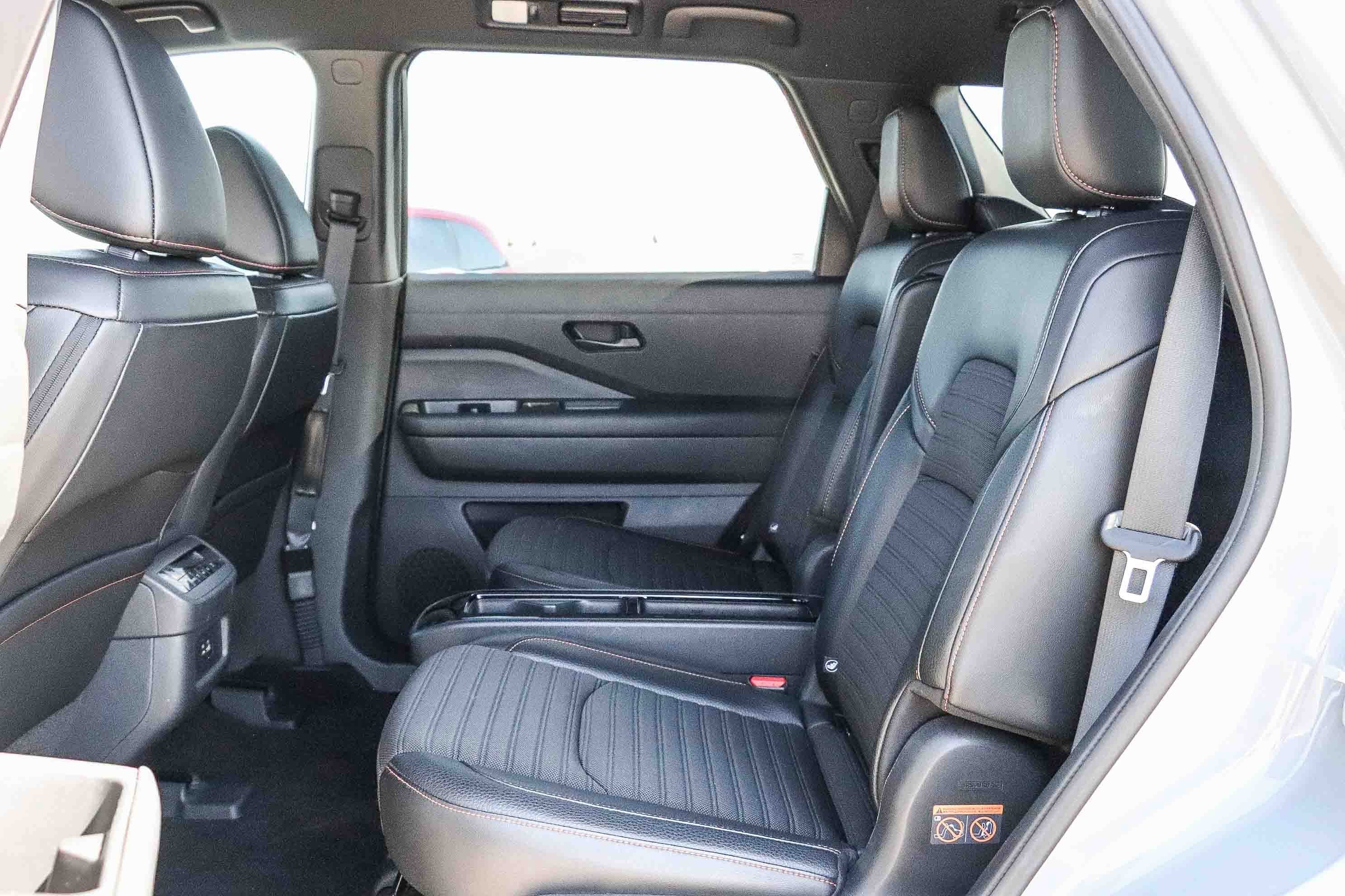 Used 2024 Solid Gray/Super Black Nissan Rock Creek image 18