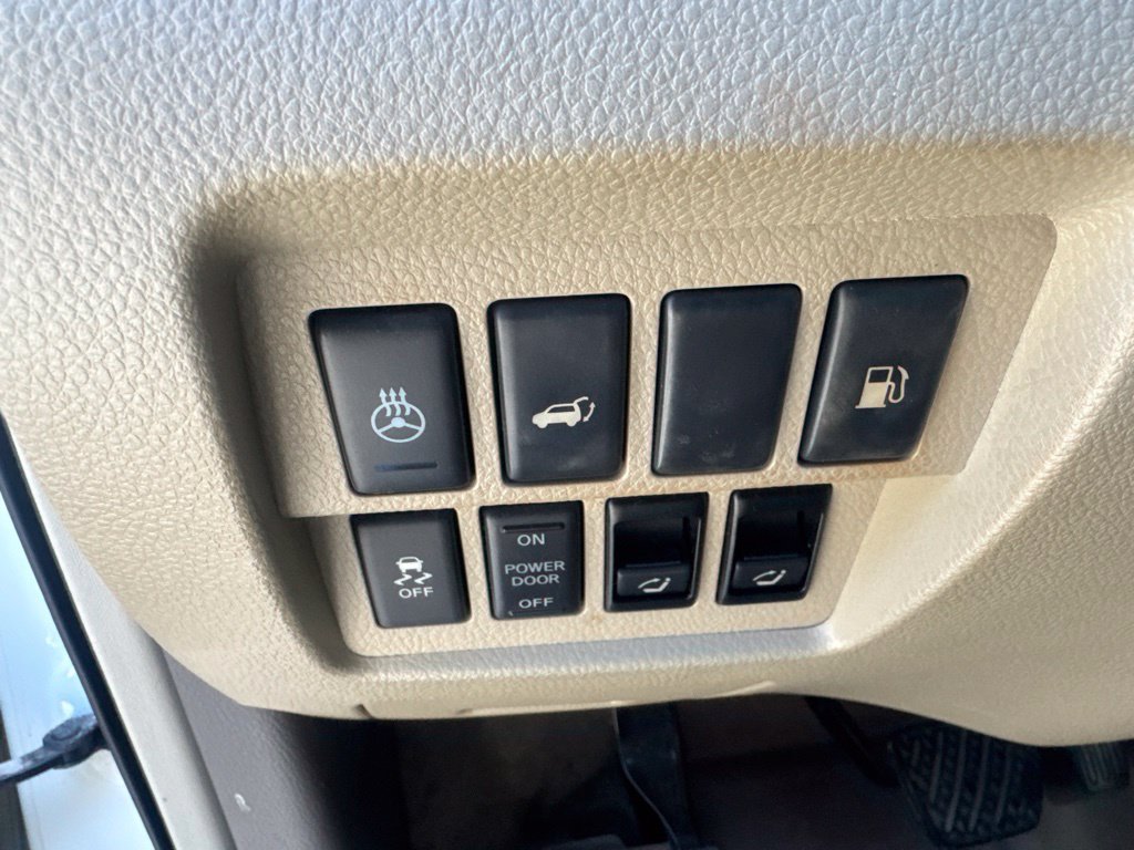 Used 2012 White Nissan SL image 35
