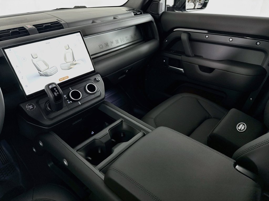 New 2026 Santorini Black Land Rover X-Dynamic SE image 25