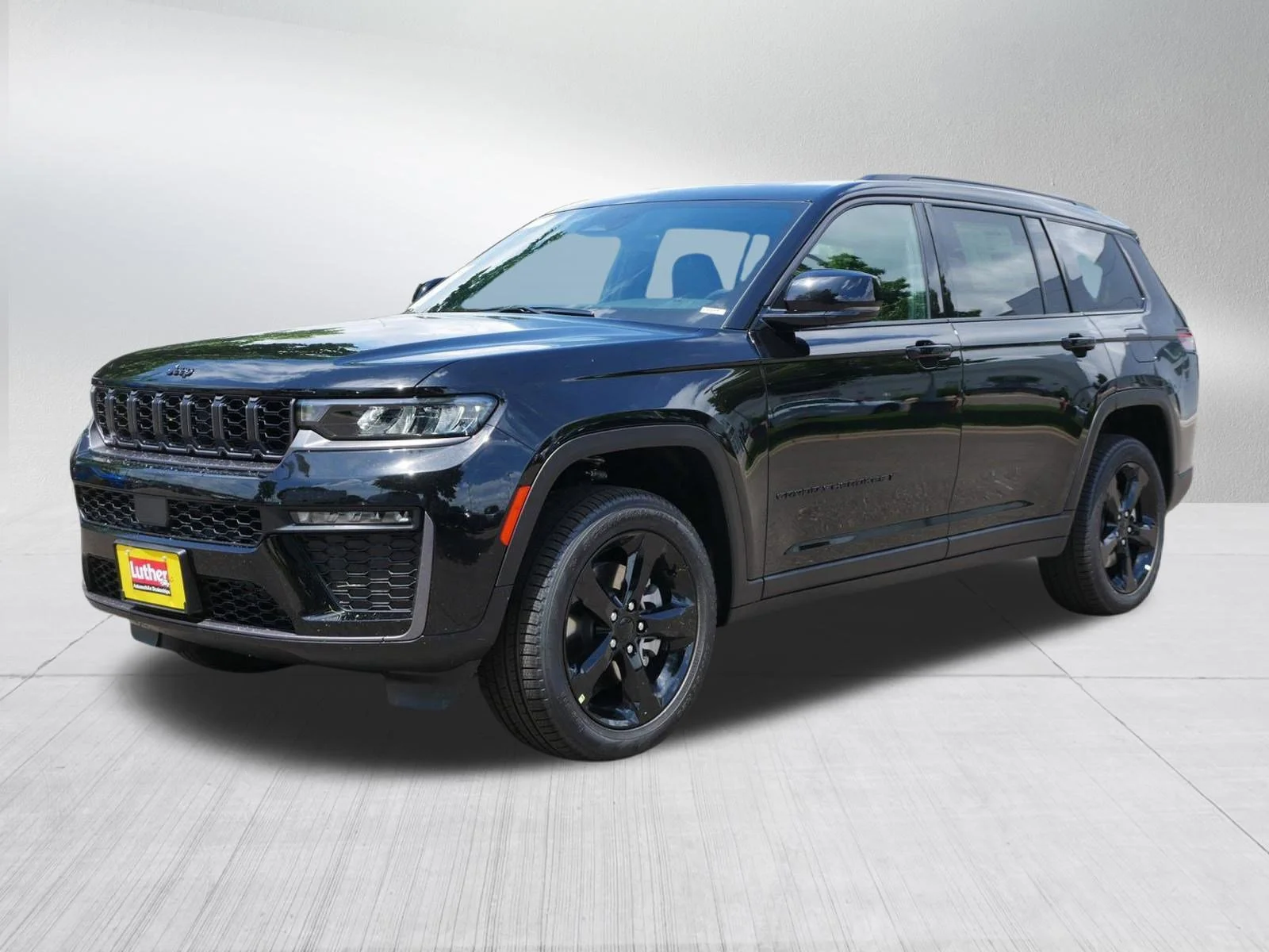 New 2026 Diamond Black Crystal Pearl-Coat Exterior Paint Jeep Limited image 3