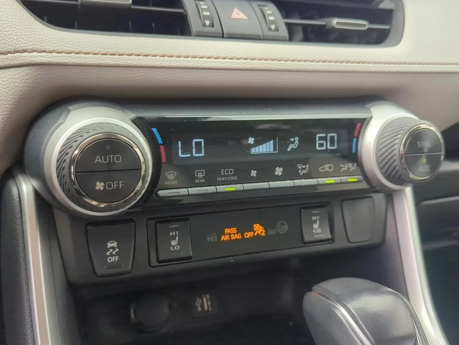 Used 2023 White Toyota Hybrid XLE Premium image 20