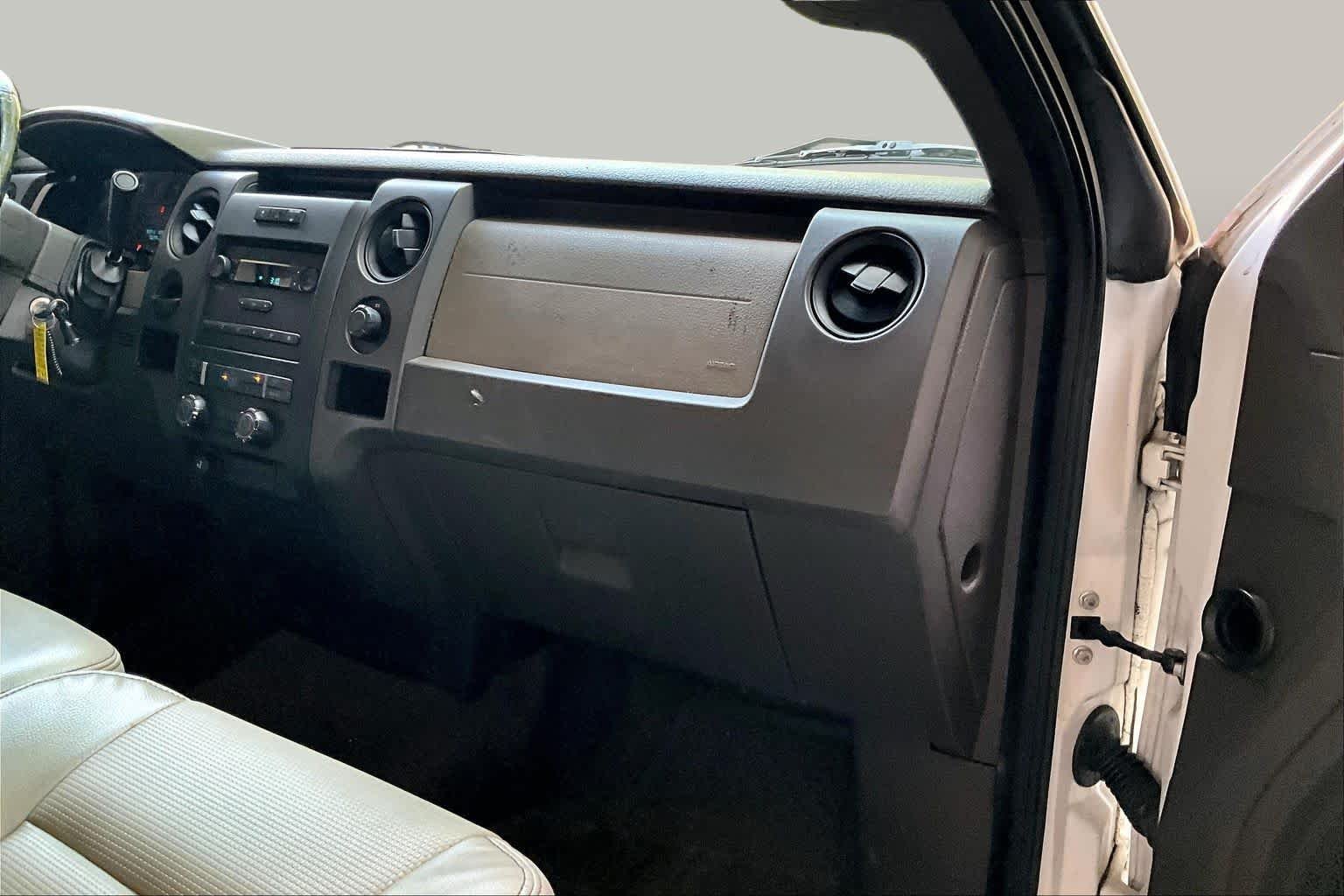 Used 2009 Oxford White Ford XL image 18