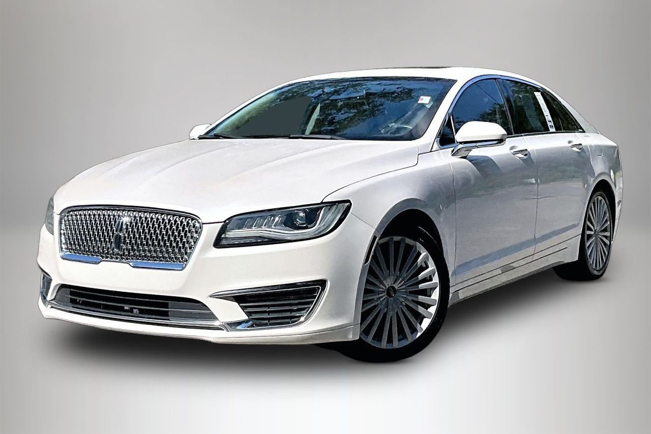Used 2017 White Lincoln Reserve image 1