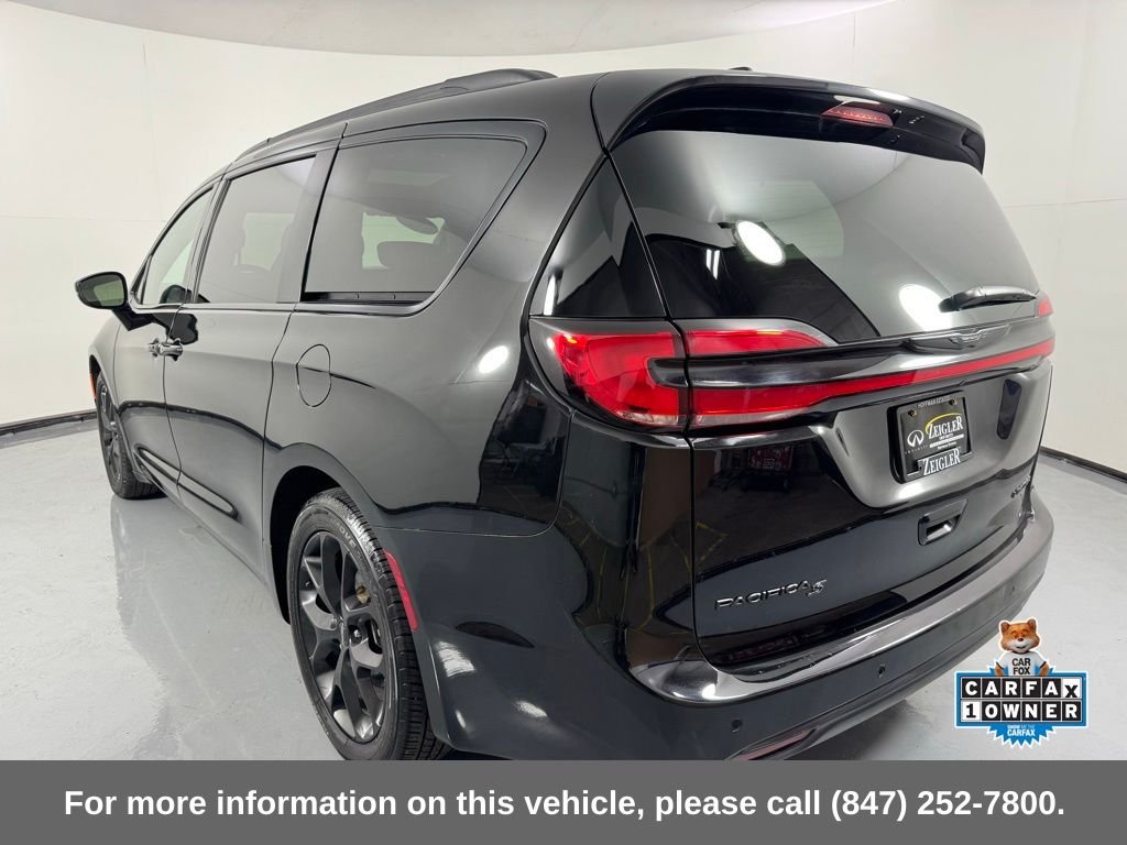 Used 2025 Diamond Black Crystal Pearlcoat Chrysler Limited image 8