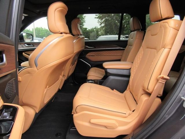 Used 2023 Gray Jeep Summit image 36