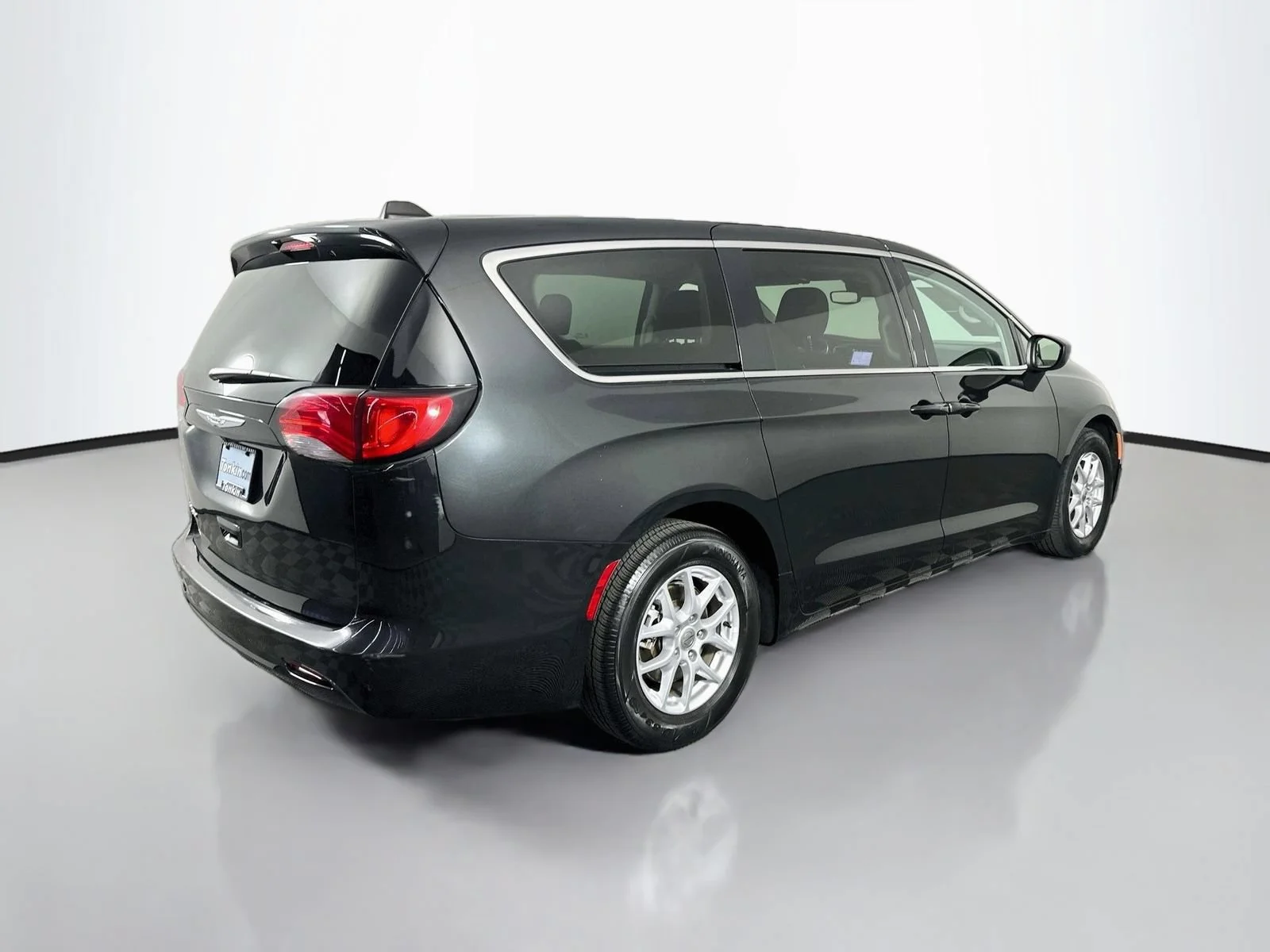 Used 2023 Black Chrysler LX image 8