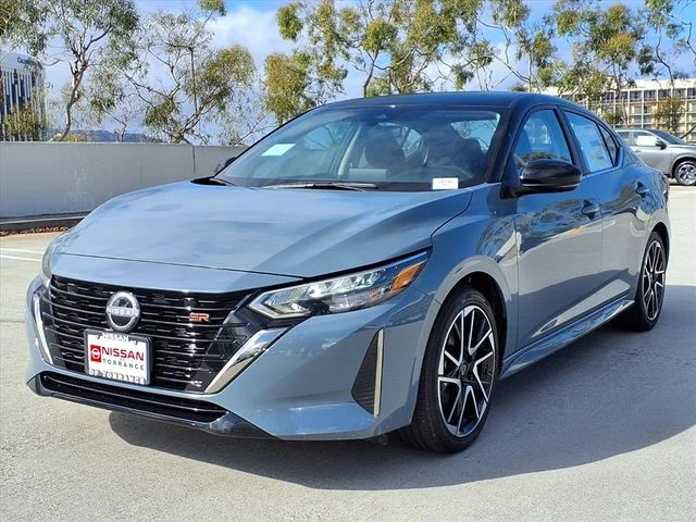 New 2025 Two-tone Atlantic Gray Metallic / Super Black Nissan SR image 3