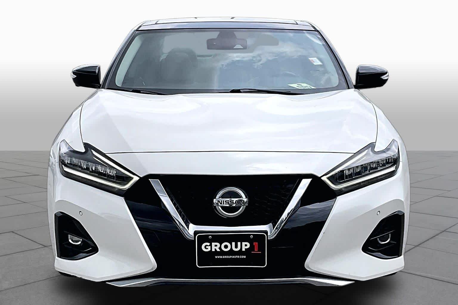 Used 2022 Pearl White Tricoat Nissan Platinum image 4