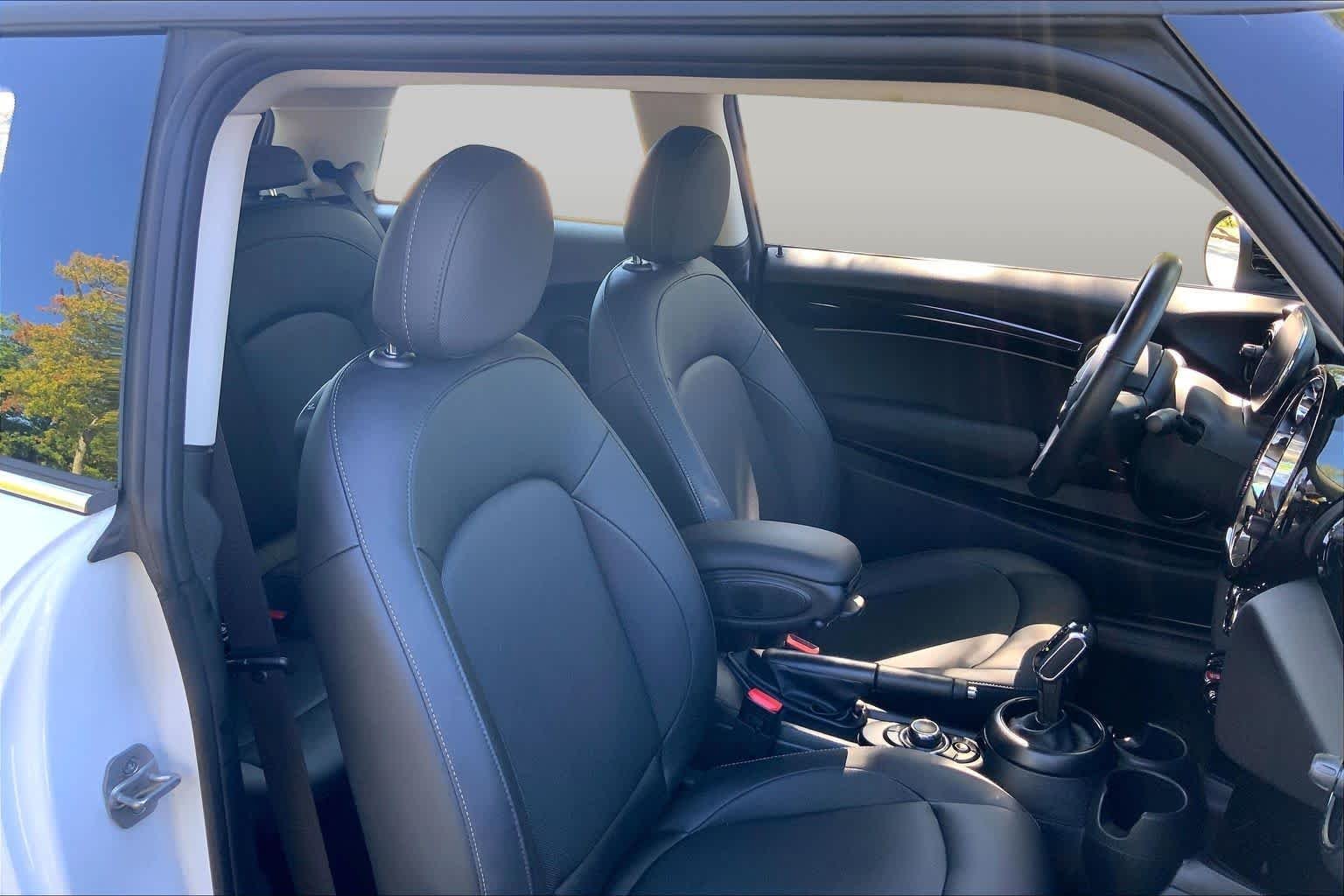 2024 MINI Hardtop 2 Door Base - Photo 7