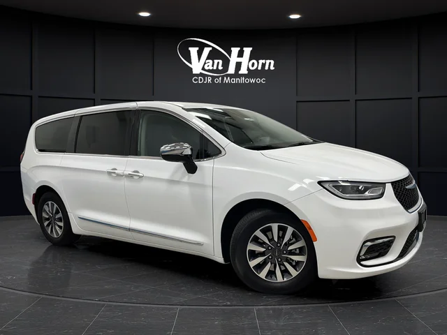 Used 2023 Bright White Clearcoat Chrysler Limited image 1